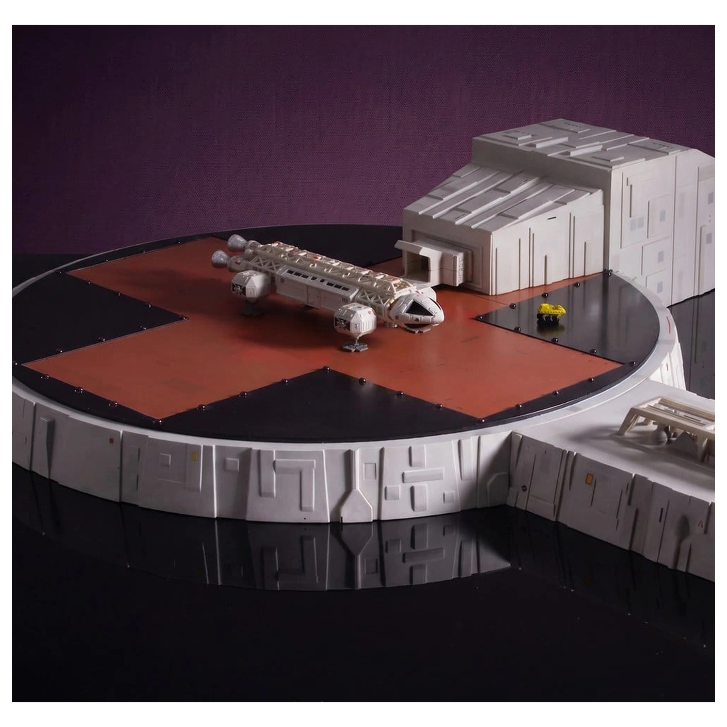 Space 1999 Playset Landeplatz (mit Eagle Transporter) 46 cm Produktfoto
