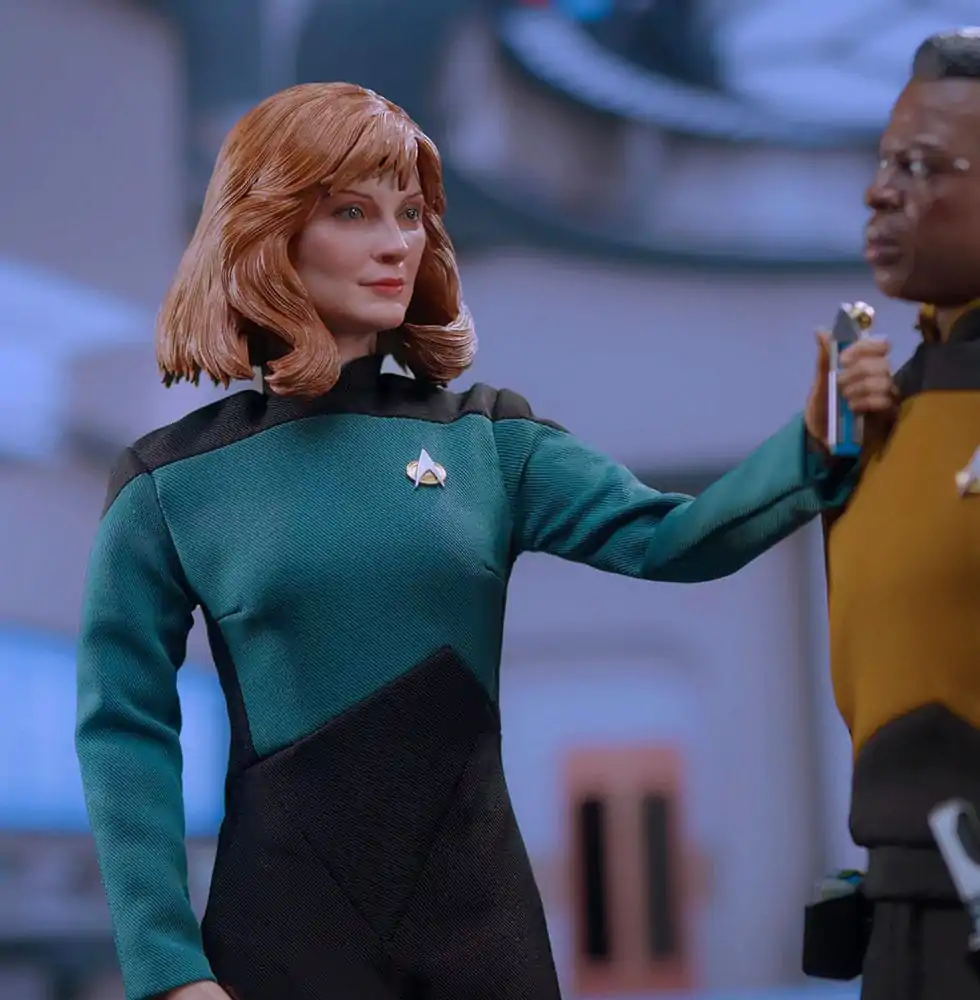 Star Trek: The Next Generation Actionfigur 1/6 Dr. Beverly Crusher (Essential Edition) 27 cm Produktfoto