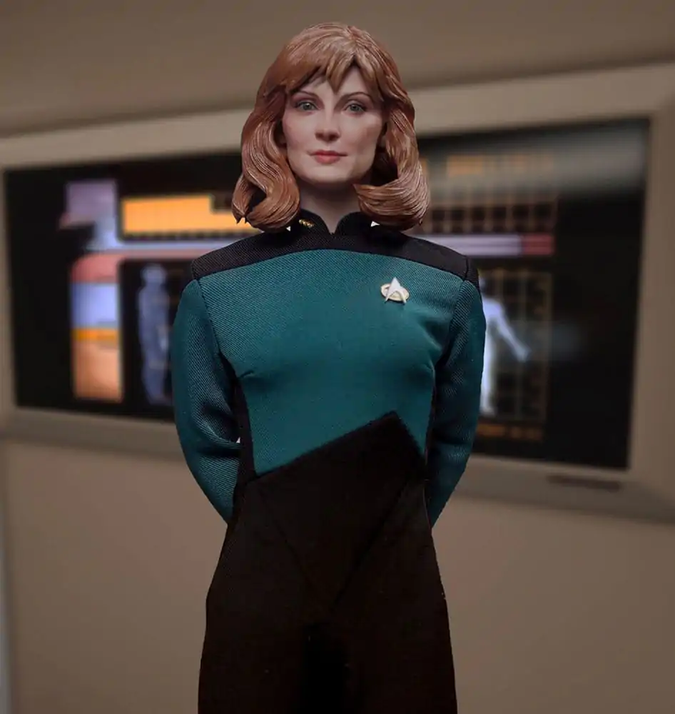 Star Trek: The Next Generation Actionfigur 1/6 Dr. Beverly Crusher (Essential Edition) 27 cm Produktfoto
