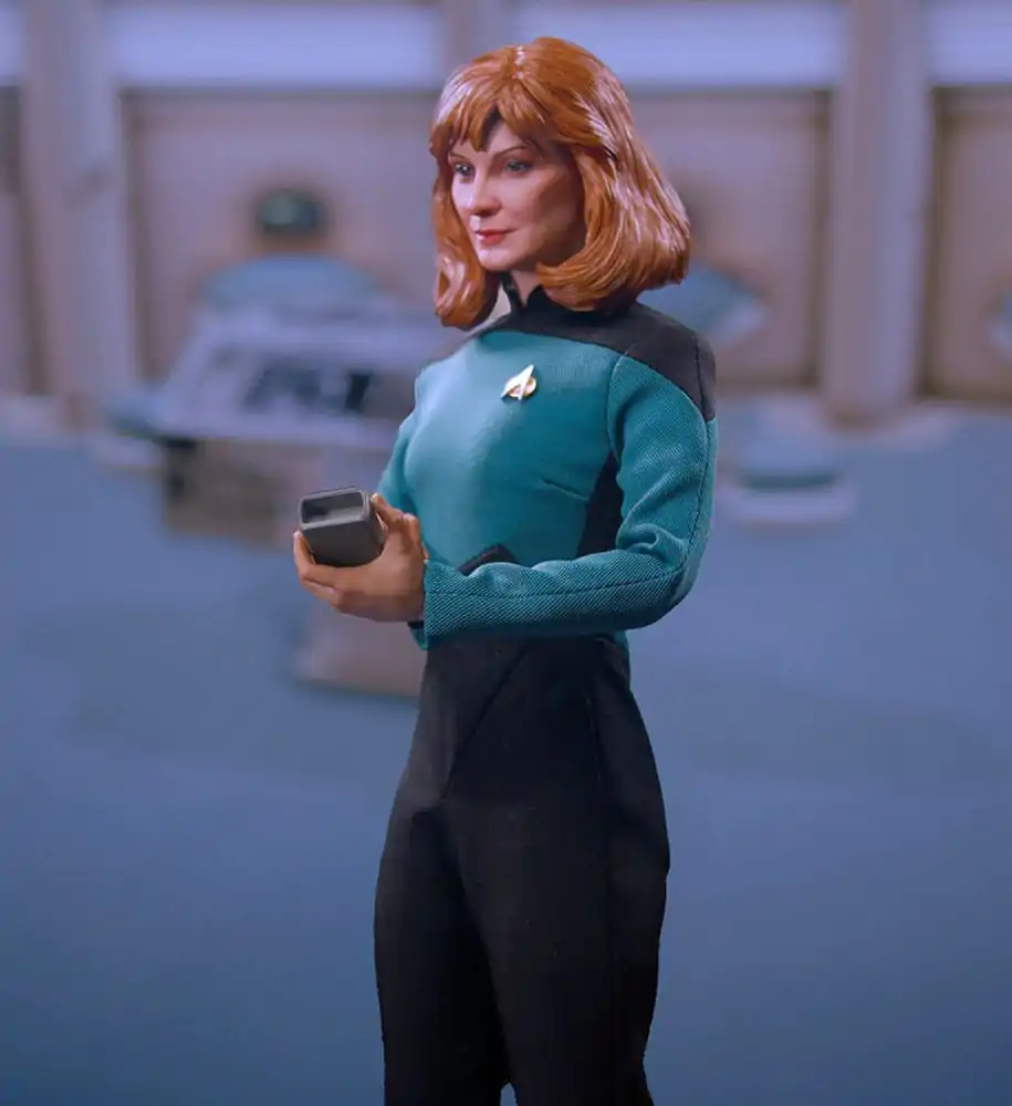 Star Trek: The Next Generation Actionfigur 1/6 Dr. Beverly Crusher (Essential Edition) 27 cm Produktfoto