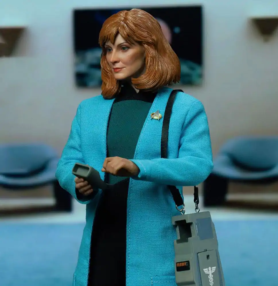 Star Trek: The Next Generation Actionfigur 1/6 Dr. Beverly Crusher (Standard Edition) 27 cm Produktfoto