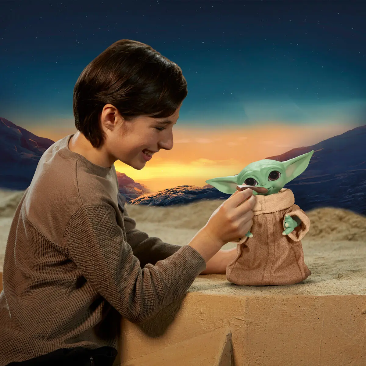 Star Wars The Mandalorian Interactive Figur Galactic Snackin´ Grogu 23 cm termékfotó