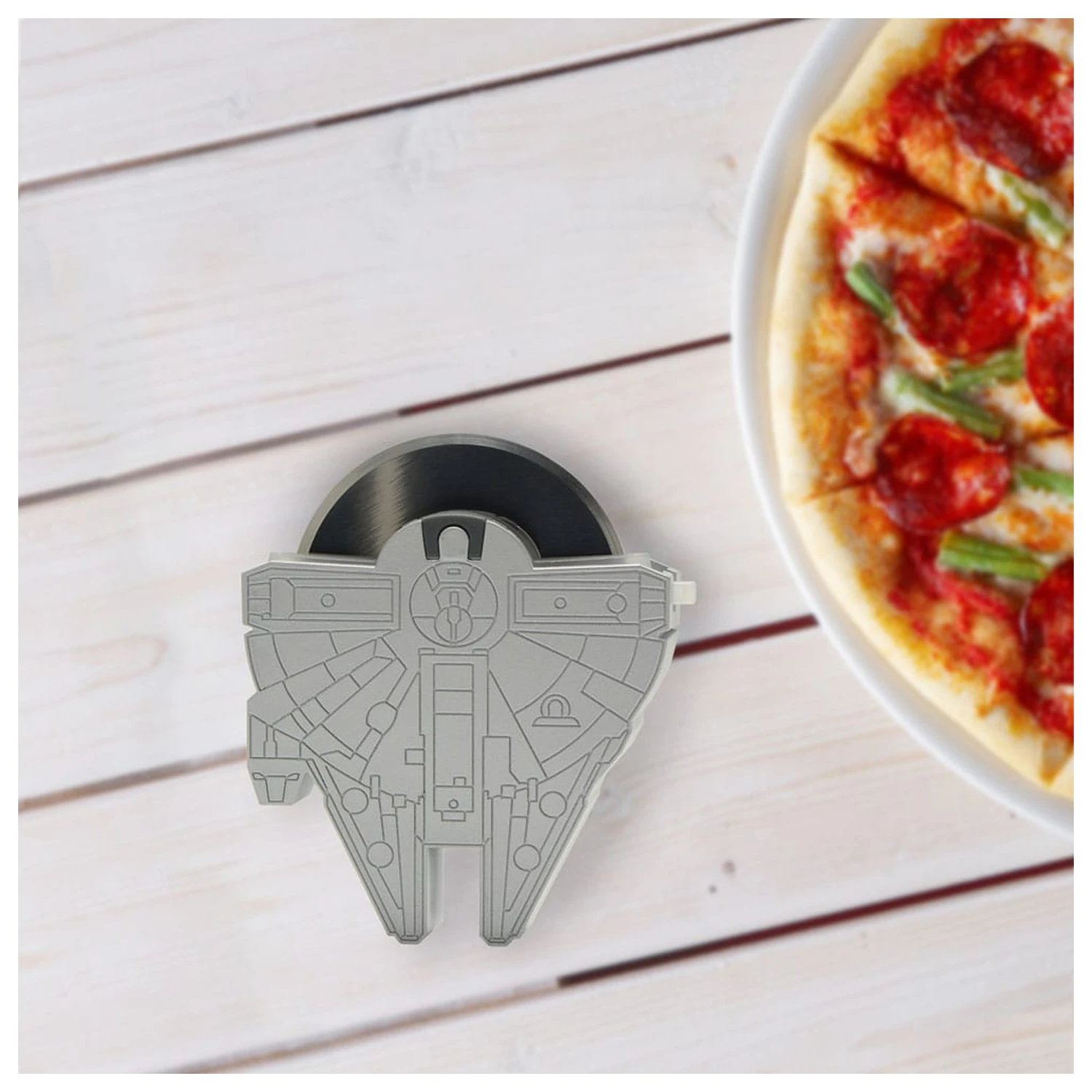 Star Wars Pizzaschneider Millennium Falcon Produktfoto