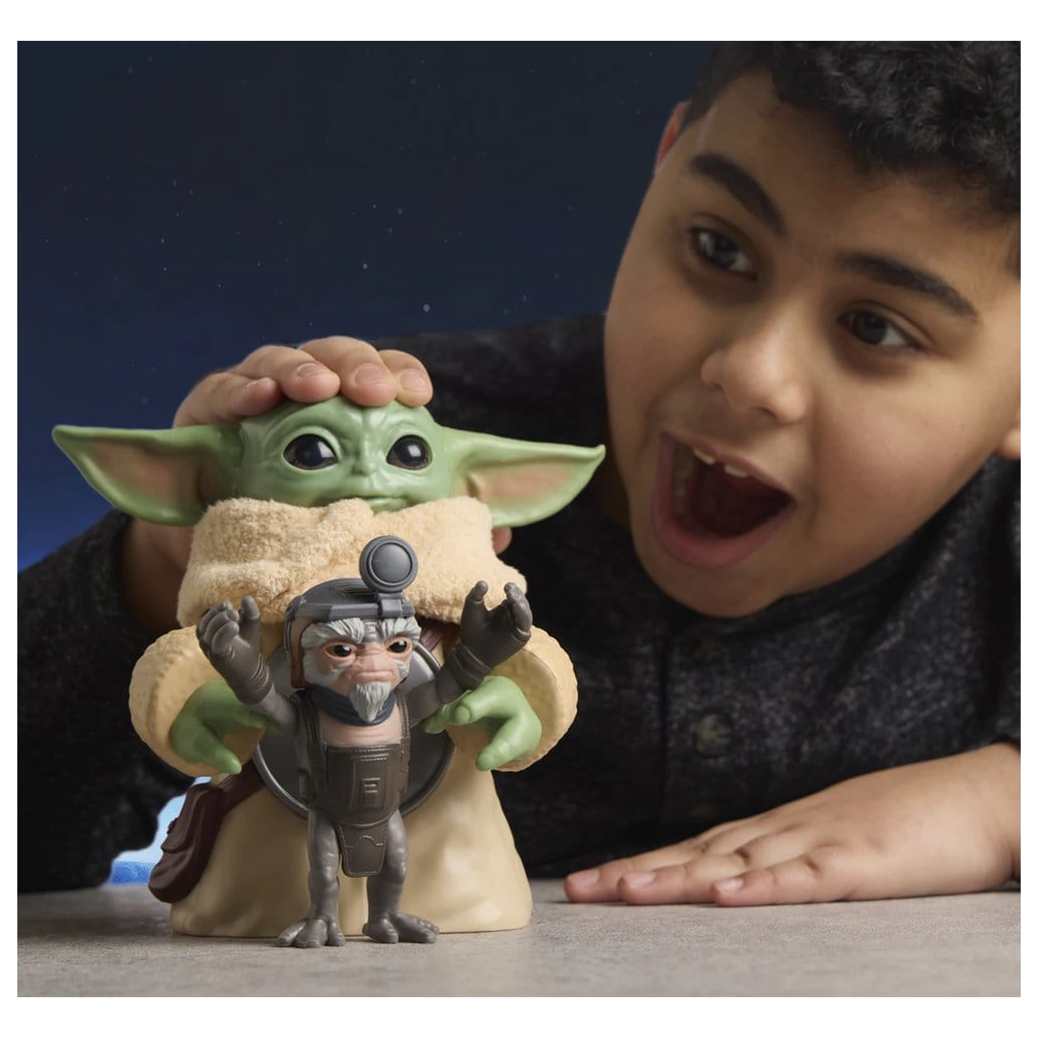 Star Wars: The Mandalorian & Grogu Elektronische Actionfigur Huggin' Grogu & Anzellan 17 cm Produktfoto