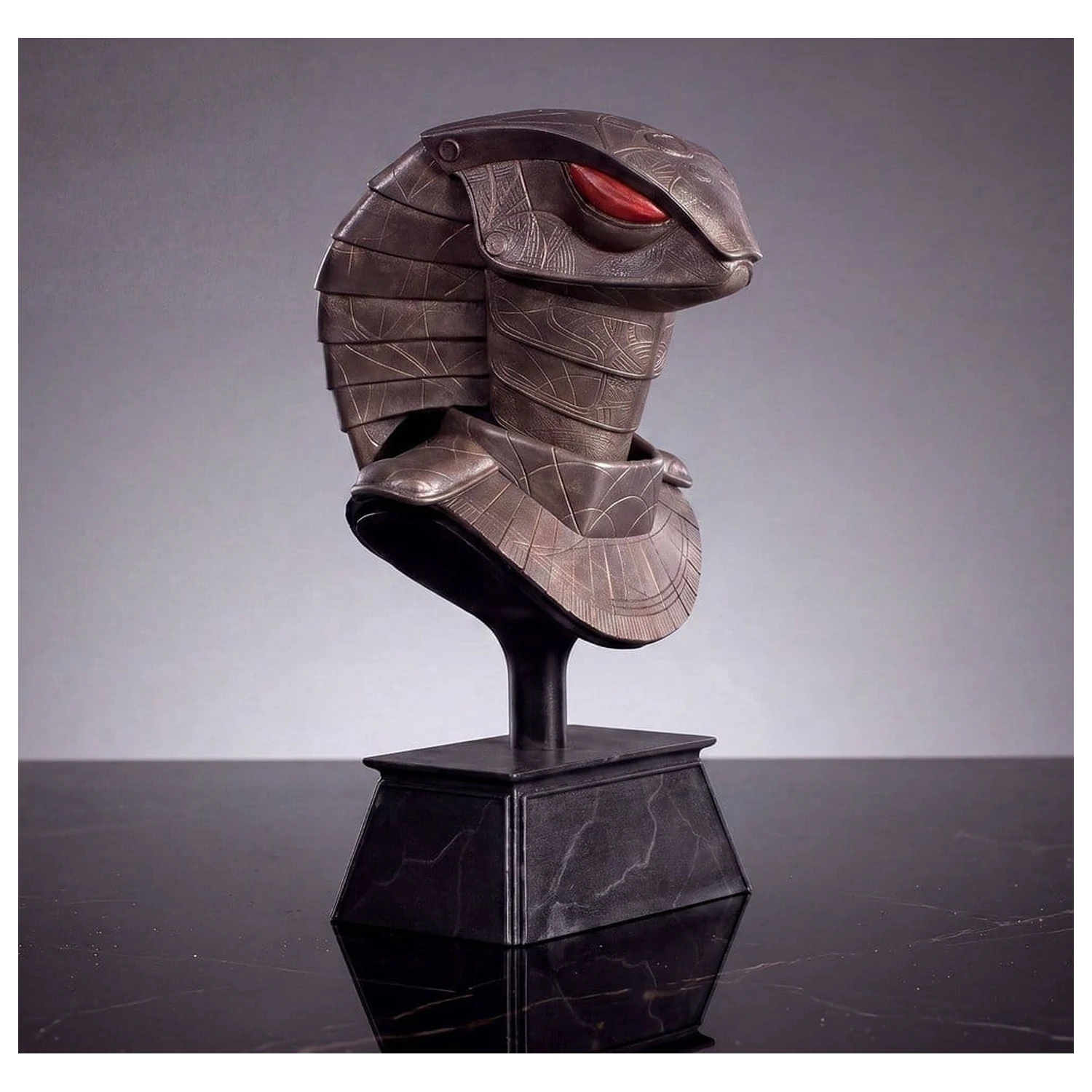 Stargate Desktop Nachbildung Helm Nachbildung Serpent Guard Helm Apophis 15 cm Produktfoto