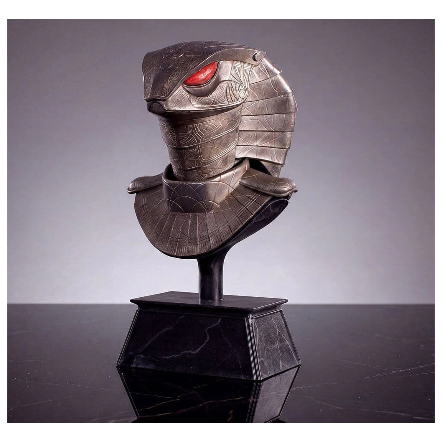 Stargate Desktop Nachbildung Helm Nachbildung Serpent Guard Helm Apophis 15 cm Produktfoto