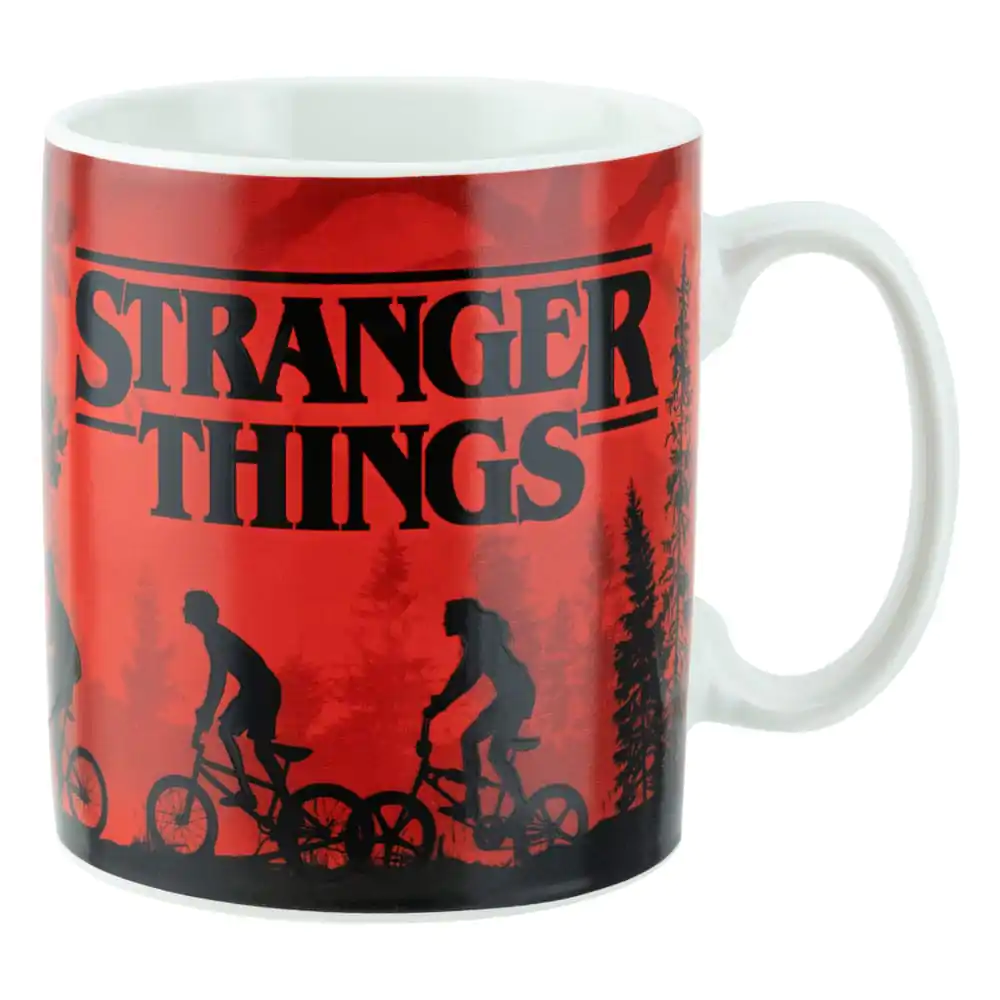 Stranger Things Tasse und Aufkleber Produktfoto