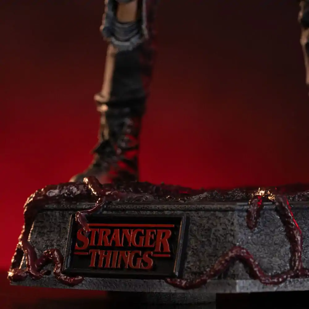 Stranger Things Deluxe Art Scale Statue 1/10 Eddie Munson 20 cm termékfotó