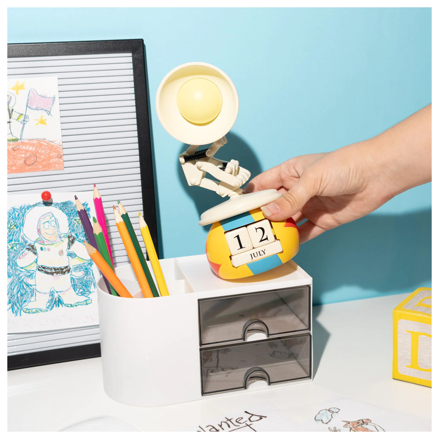 Stranger Things 3D Ewiger Kalender Luxo Jr. Produktfoto