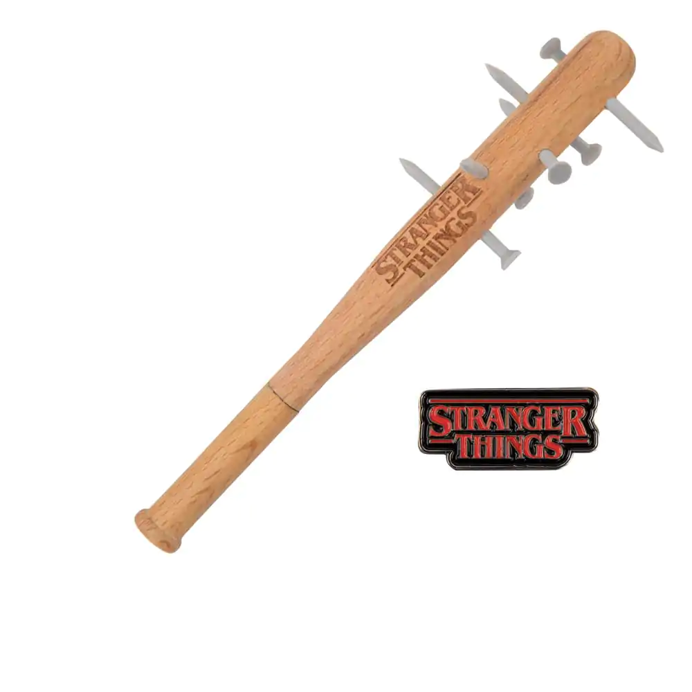 Stranger Things Spiked Fledermaus Stift & Stranger Things Pin Produktfoto