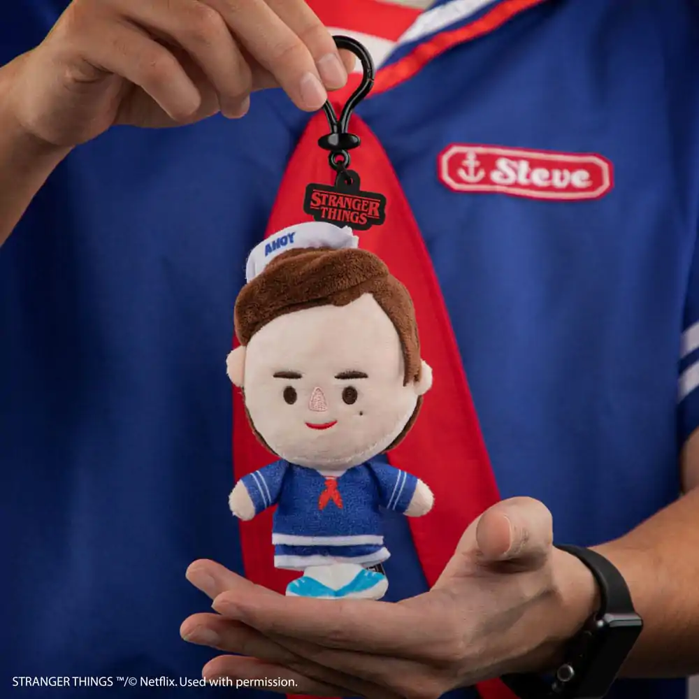 Stranger Things: Steve Scoops Ahoy Plüsch Schlüsselanhänger Produktfoto