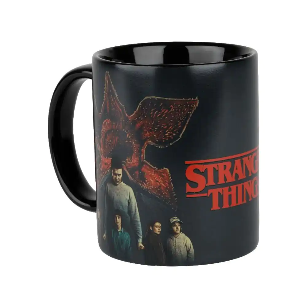 Stranger Things Tasse mit Thermoeffekt Team 320 ml termékfotó