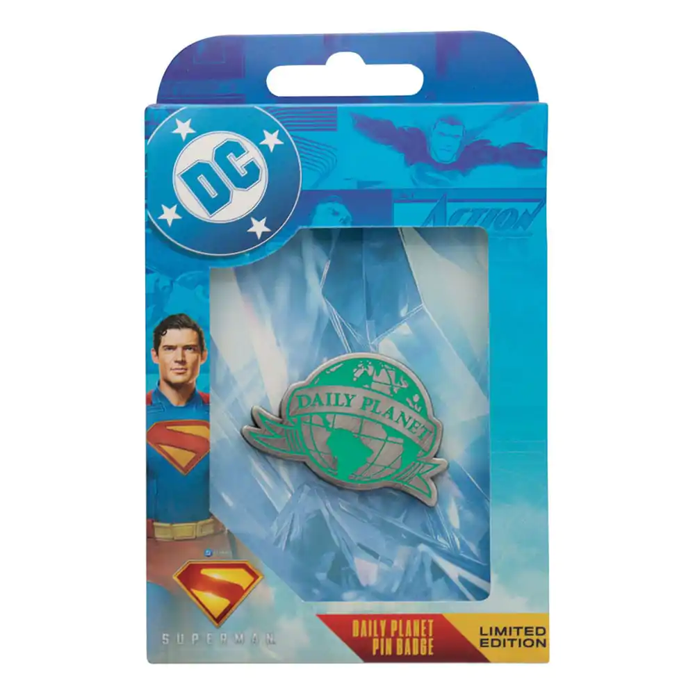 Superman 2025 Anstecker Daily Planet Produktfoto