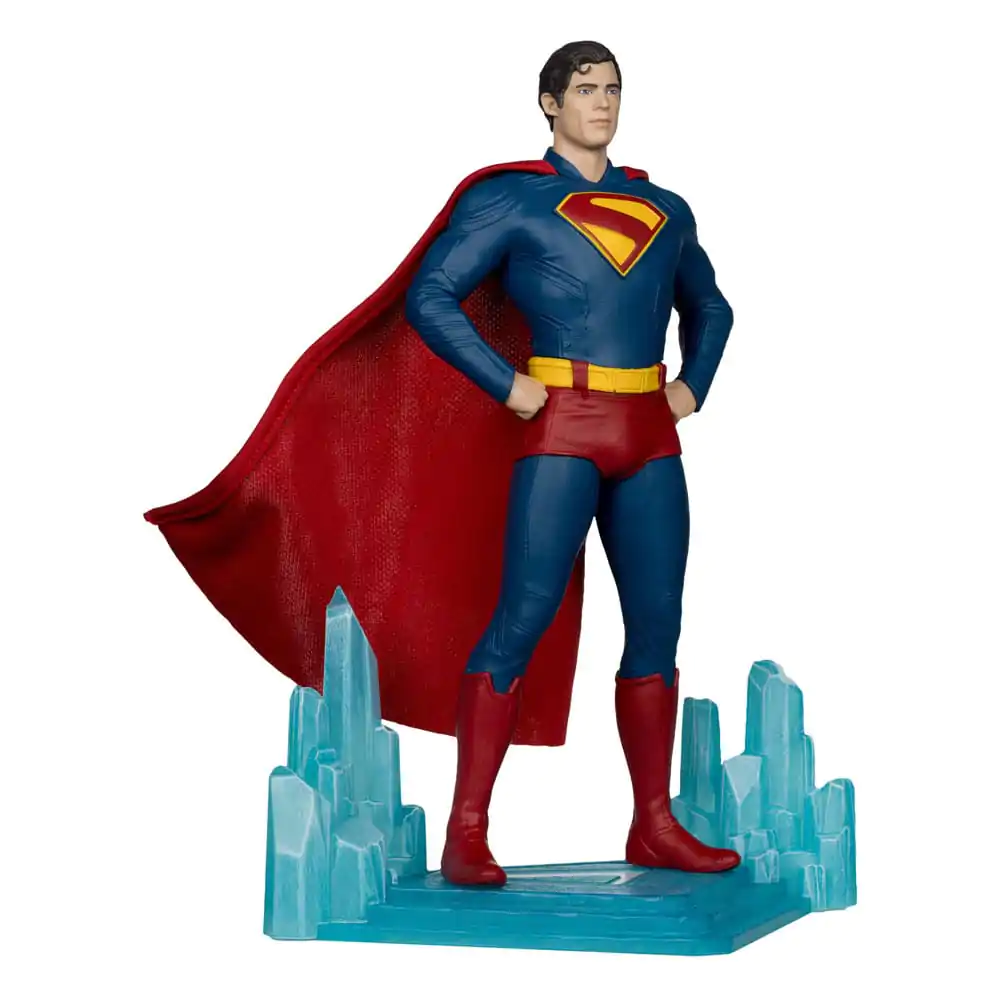 Superman (2025) DC Multiverse Mega Action Figur Superman 28 cm Produktfoto
