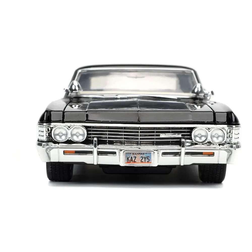 Supernatural Hollywood Rides Diecast Modell 1/24 1967 Chevrolet Impala Sport Sedan mit Dean Winchester Figur Produktfoto