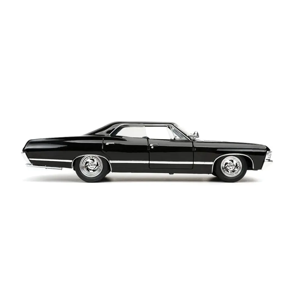 Supernatural Hollywood Rides Diecast Modell 1/24 1967 Chevrolet Impala Sport Sedan mit Dean Winchester Figur Produktfoto