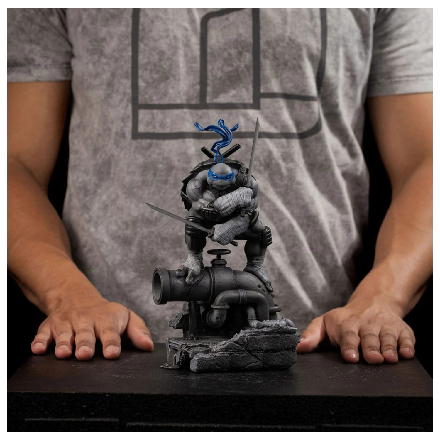 Teenage Mutant Ninja Turtles Art Scale Statue im Maßstab 1/10 Leonardo Black and White Variant 26 cm Produktfoto