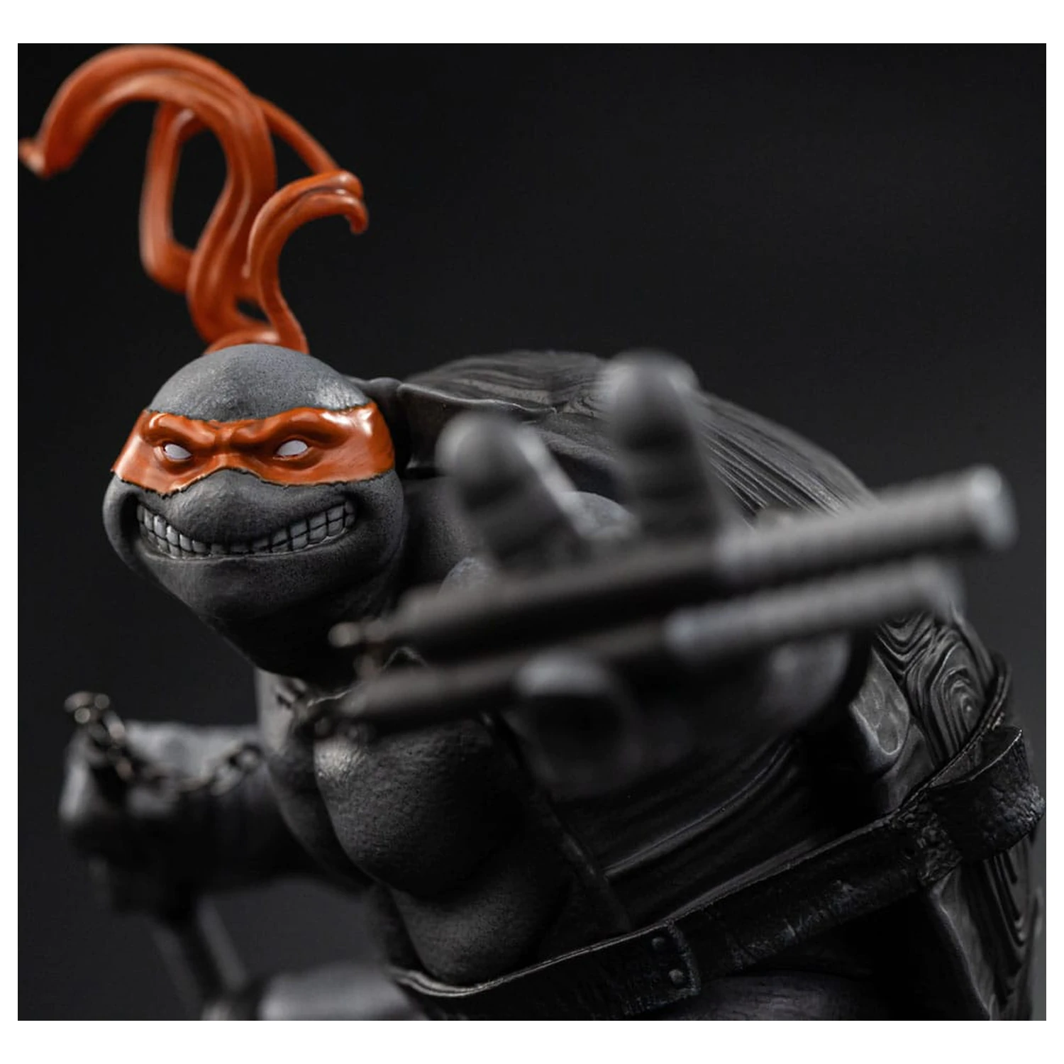 Teenage Mutant Ninja Turtles Art Scale Statue 1/10 Michelangelo Black and White Variant 26 cm Produktfoto