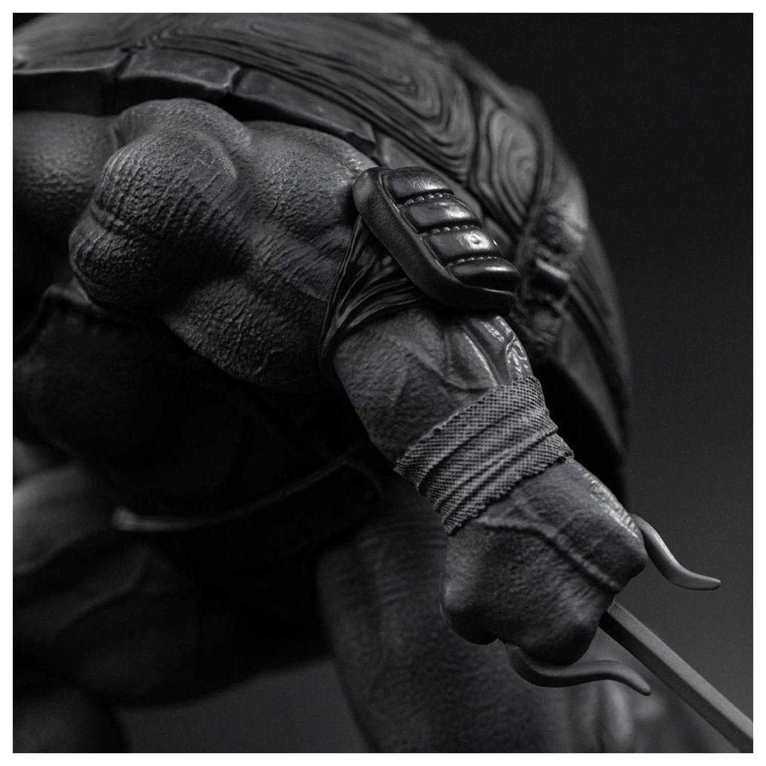 Teenage Mutant Ninja Turtles Art Scale Statue 1/10 Raphael Black and White Variant 26 cm Produktfoto