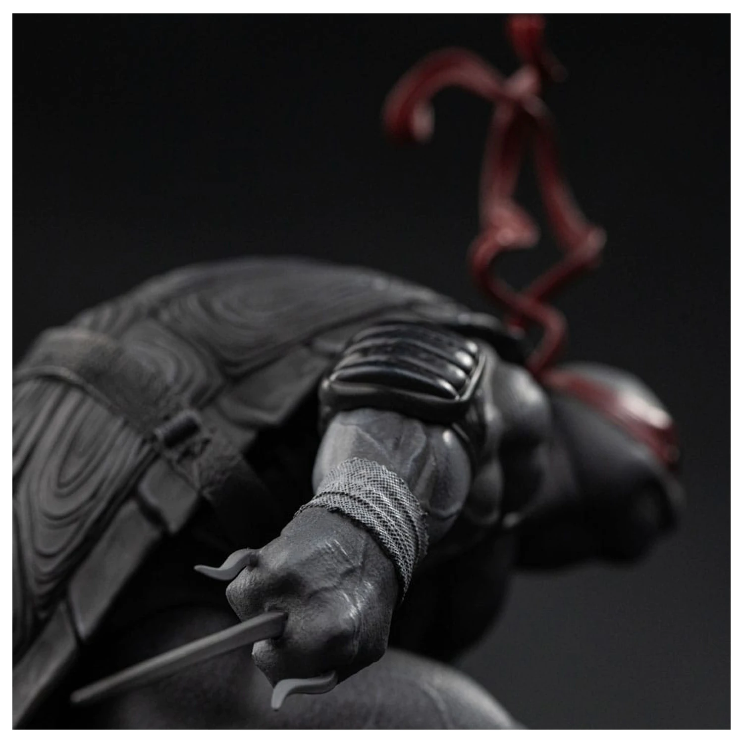 Teenage Mutant Ninja Turtles Art Scale Statue 1/10 Raphael Black and White Variant 26 cm Produktfoto