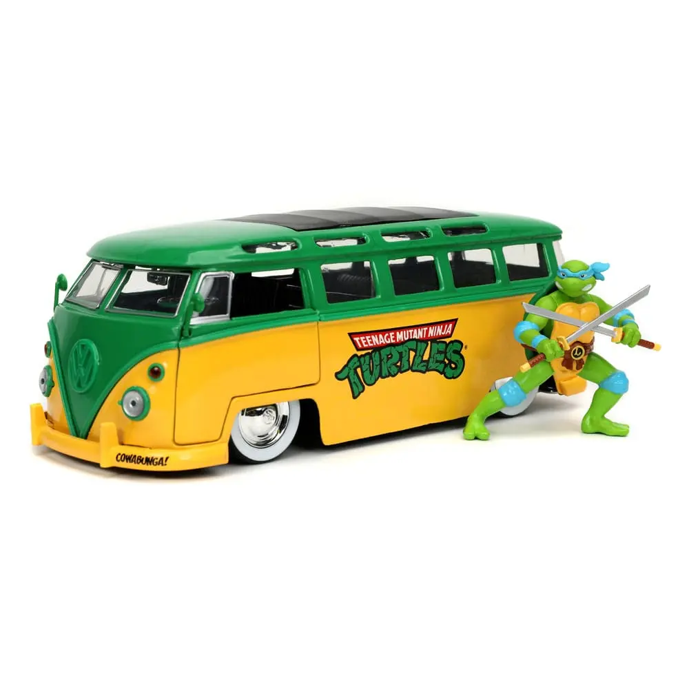 Teenage Mutant Ninja Turtles Hollywood Rides Diecast Modell 1/24 1962 VW Bus mit Leonardo Figur Produktfoto