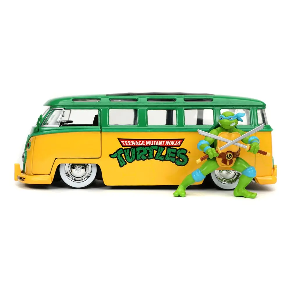 Teenage Mutant Ninja Turtles Hollywood Rides Diecast Modell 1/24 1962 VW Bus mit Leonardo Figur Produktfoto