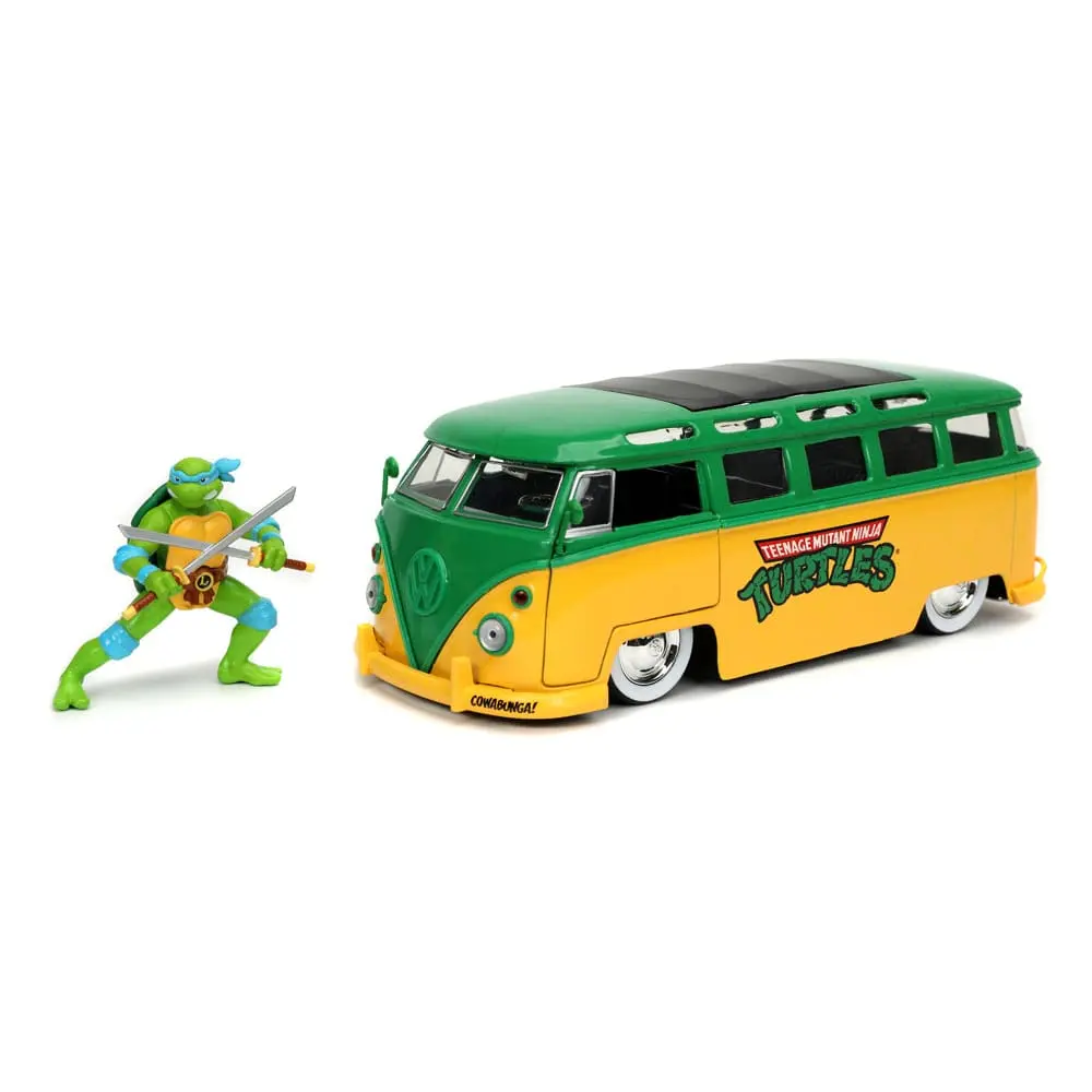 Teenage Mutant Ninja Turtles Hollywood Rides Diecast Modell 1/24 1962 VW Bus mit Leonardo Figur Produktfoto