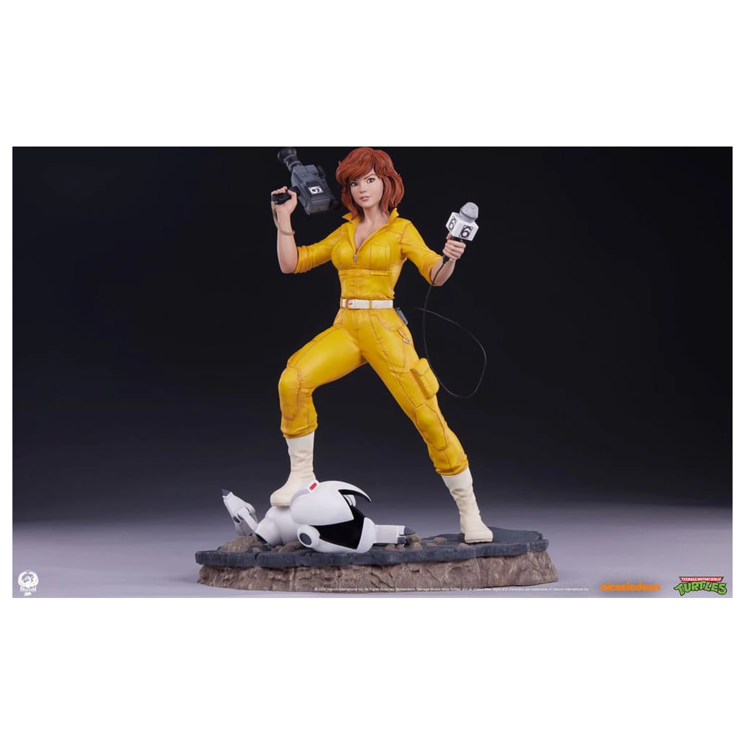 Teenage Mutant Ninja Turtles Premier Series Statue 1/4 April O'Neil 46 cm Produktfoto