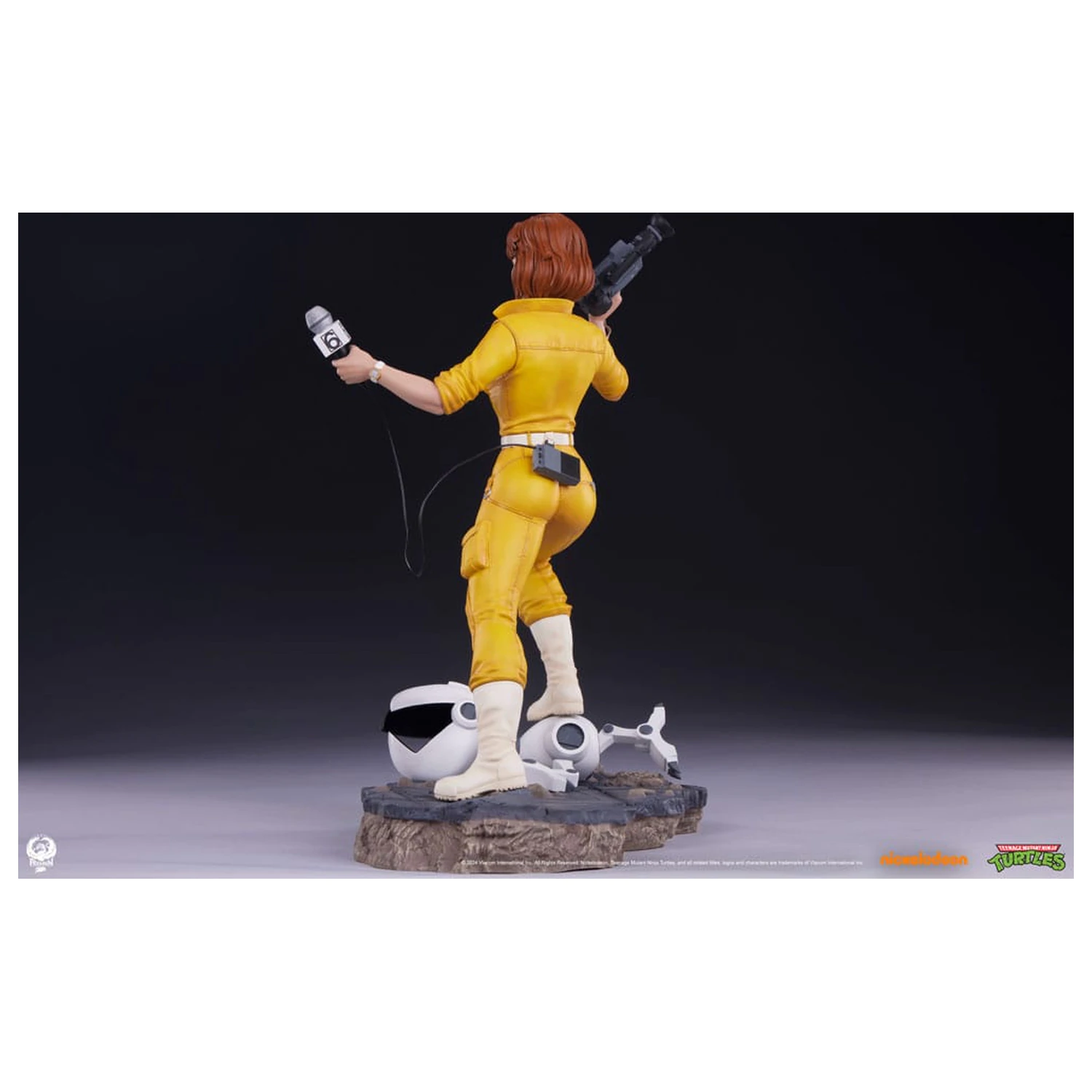 Teenage Mutant Ninja Turtles Premier Series Statue 1/4 April O'Neil 46 cm Produktfoto