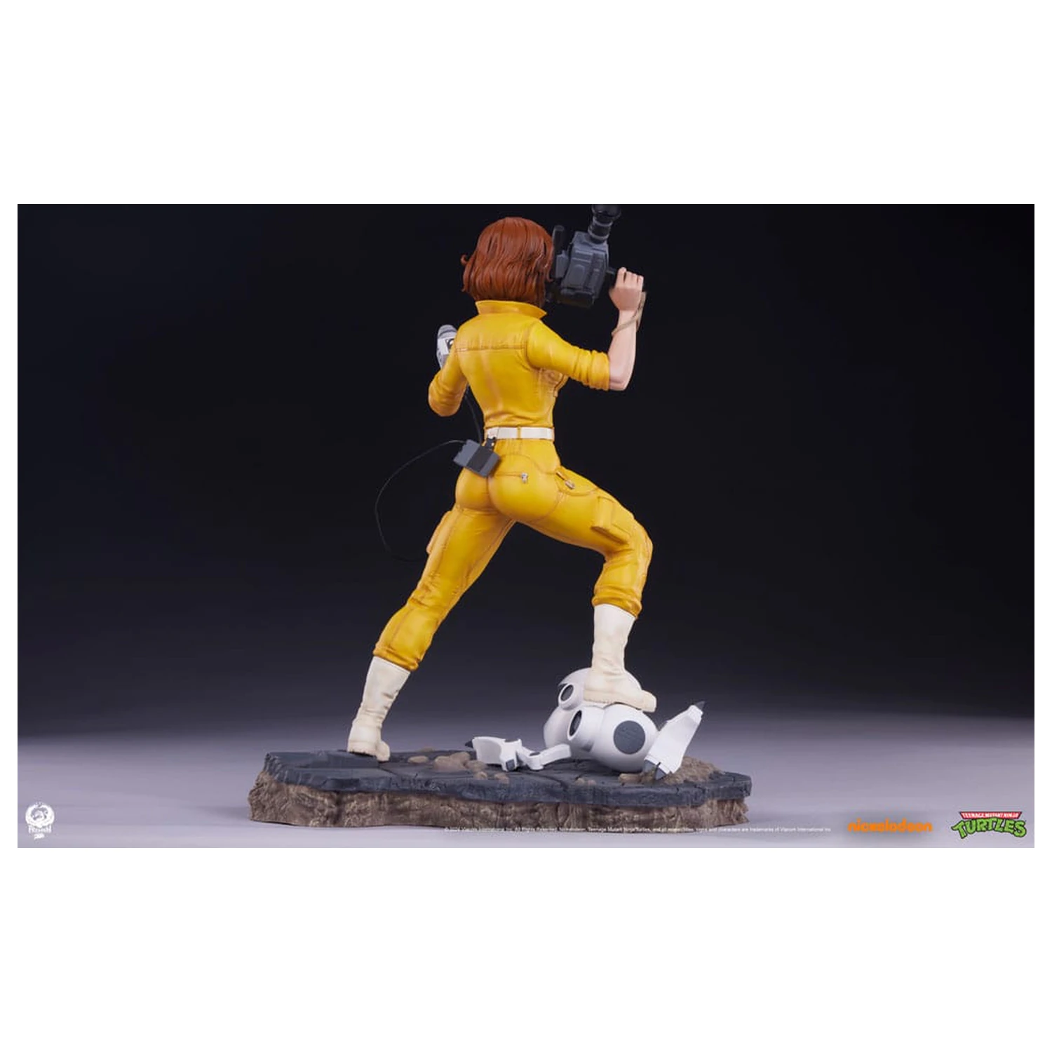 Teenage Mutant Ninja Turtles Premier Series Statue 1/4 April O'Neil 46 cm Produktfoto