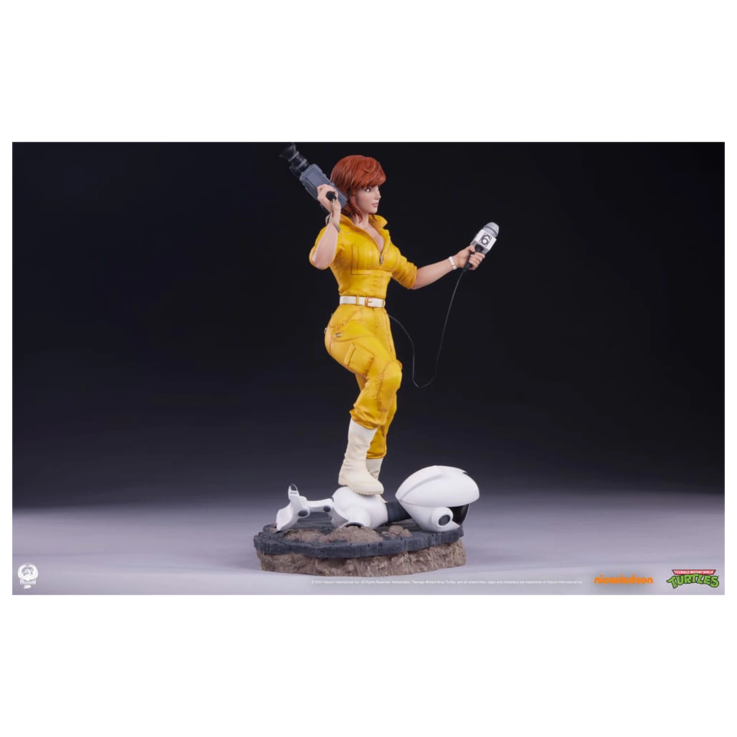 Teenage Mutant Ninja Turtles Premier Series Statue 1/4 April O'Neil 46 cm Produktfoto