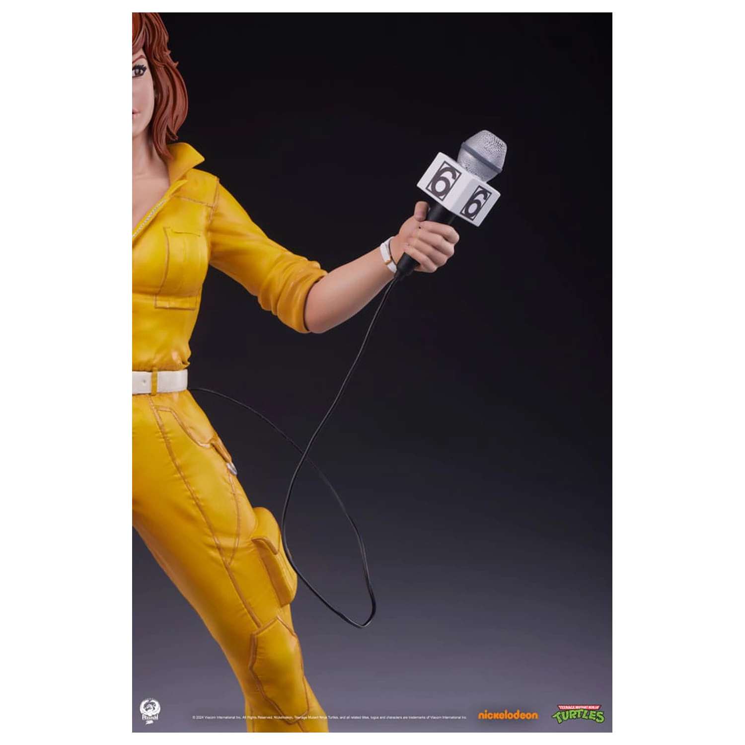 Teenage Mutant Ninja Turtles Premier Series Statue 1/4 April O'Neil 46 cm Produktfoto