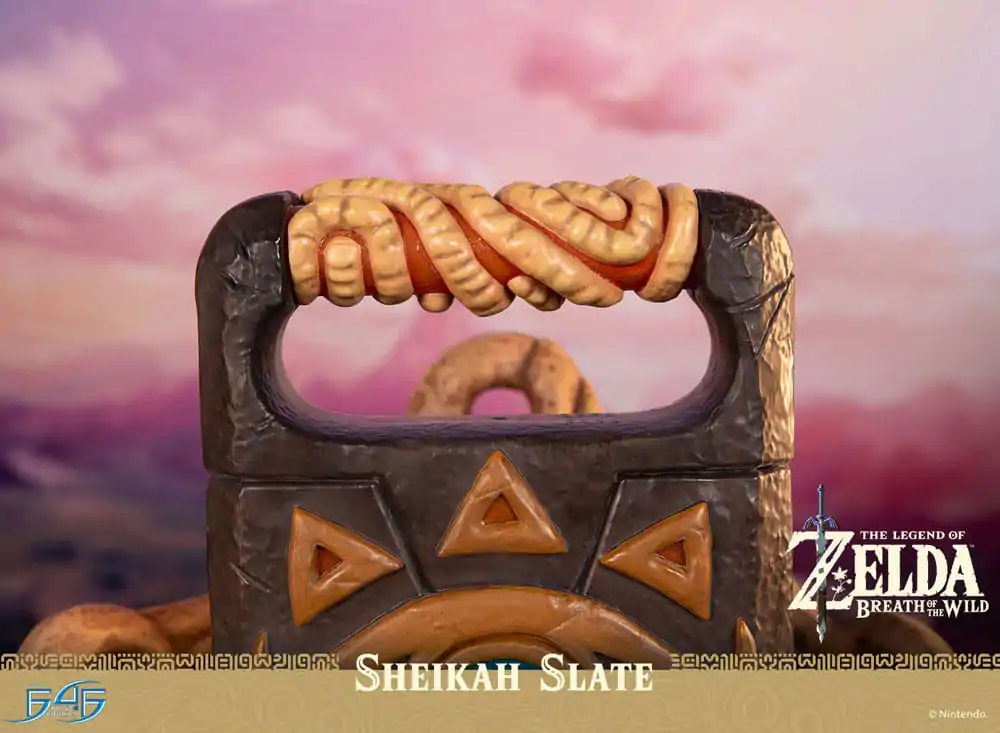 The Legend of Zelda: Breath of the Wild Life-Size Statue 1/1 Sheikah Slate 24 cm termékfotó