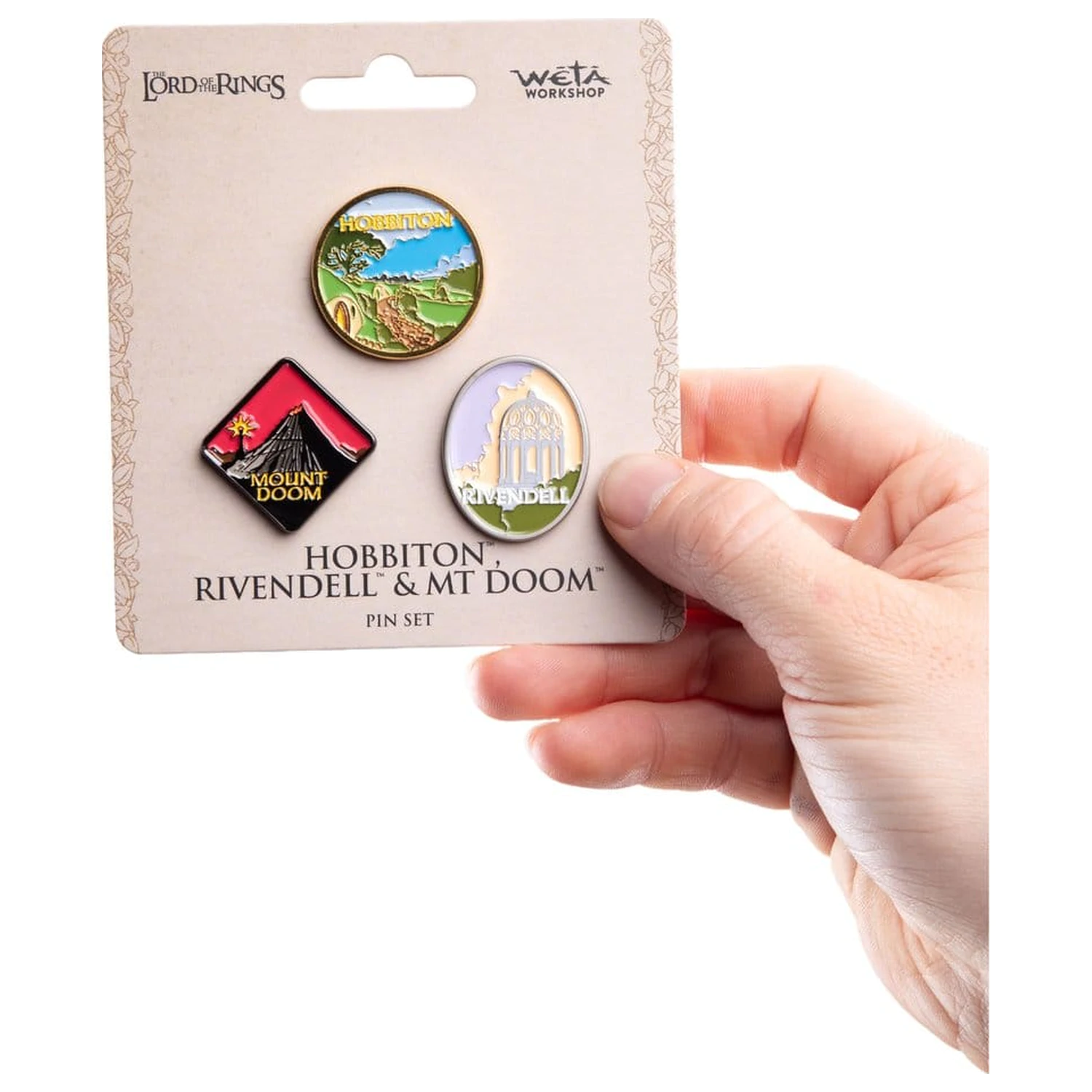 The Lord of the Rings Trilogie Pin Set Hobbiton, Rivendell & Mount Doom Produktfoto