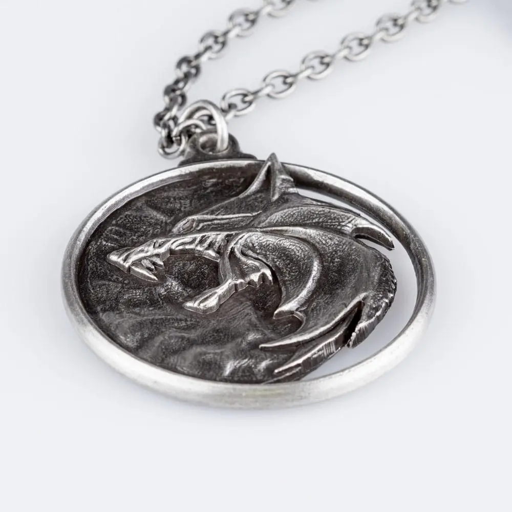 The Witcher Season 03 Replik 1/1 Kette Wolf Medallion Produktfoto