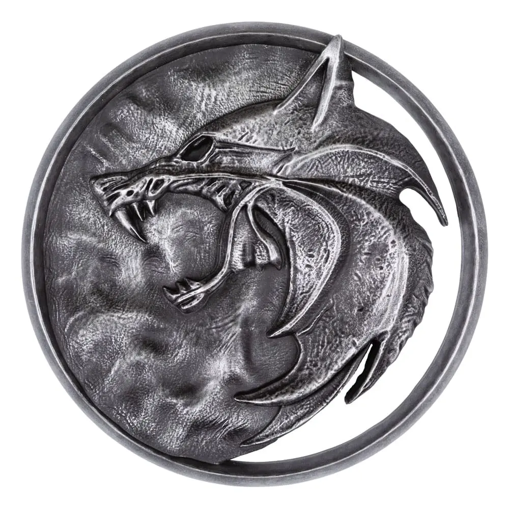 The Witcher Season 03 Replik Wandtafel Wolf Medallion Produktfoto