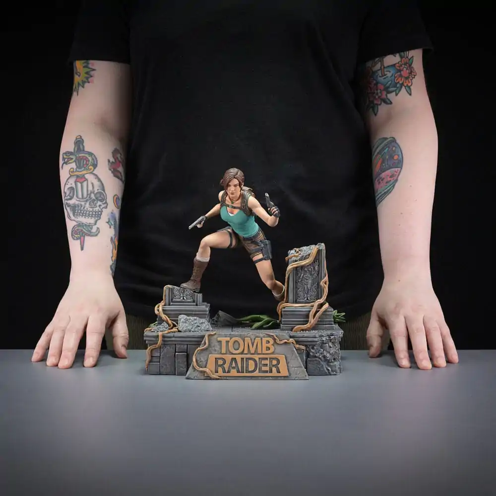 Tomb Raider PVC Statue Lara Croft 24 cm termékfotó