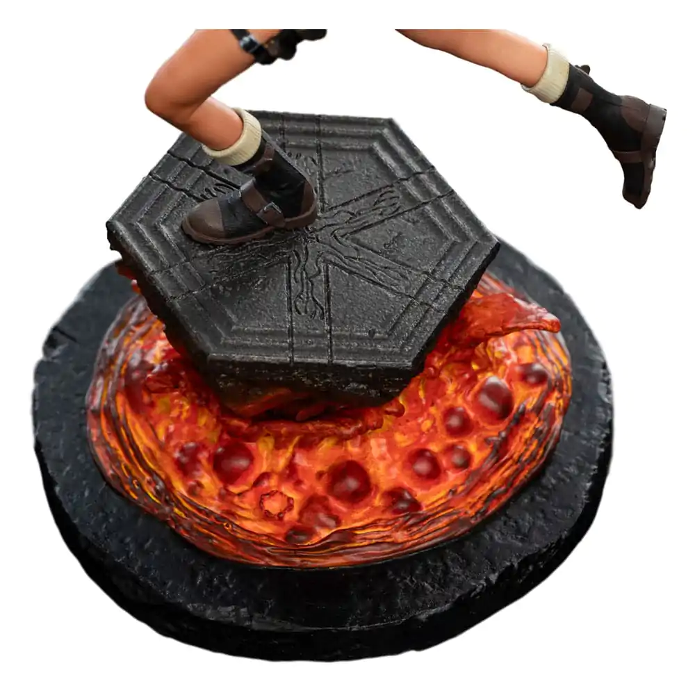 Tomb Raider Mini Statue Lara Croft: The Sanctuary of Flame 18 cm Produktfoto