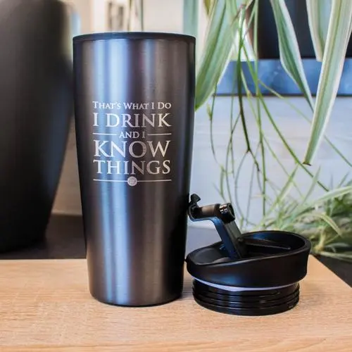 Game of Thrones I Drink And I Know Things Reisebecher Produktfoto