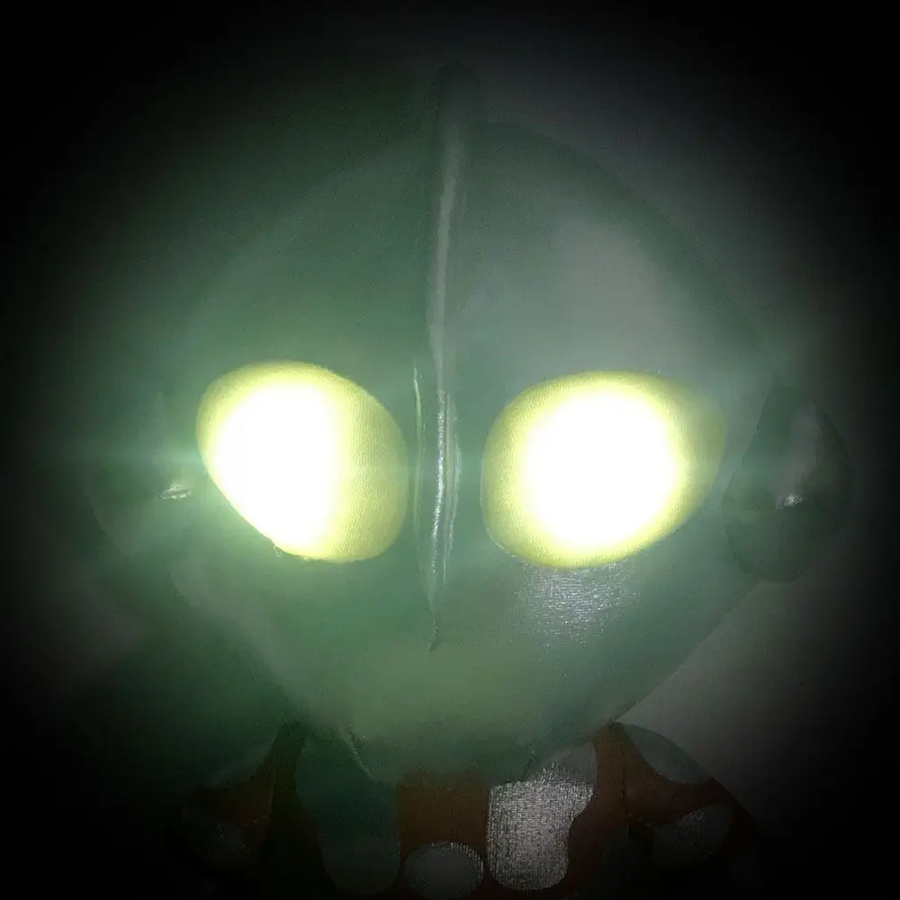 Ultraman Plüschfigur mit Leuchtfunktion Ultraman 25 cm Produktfoto