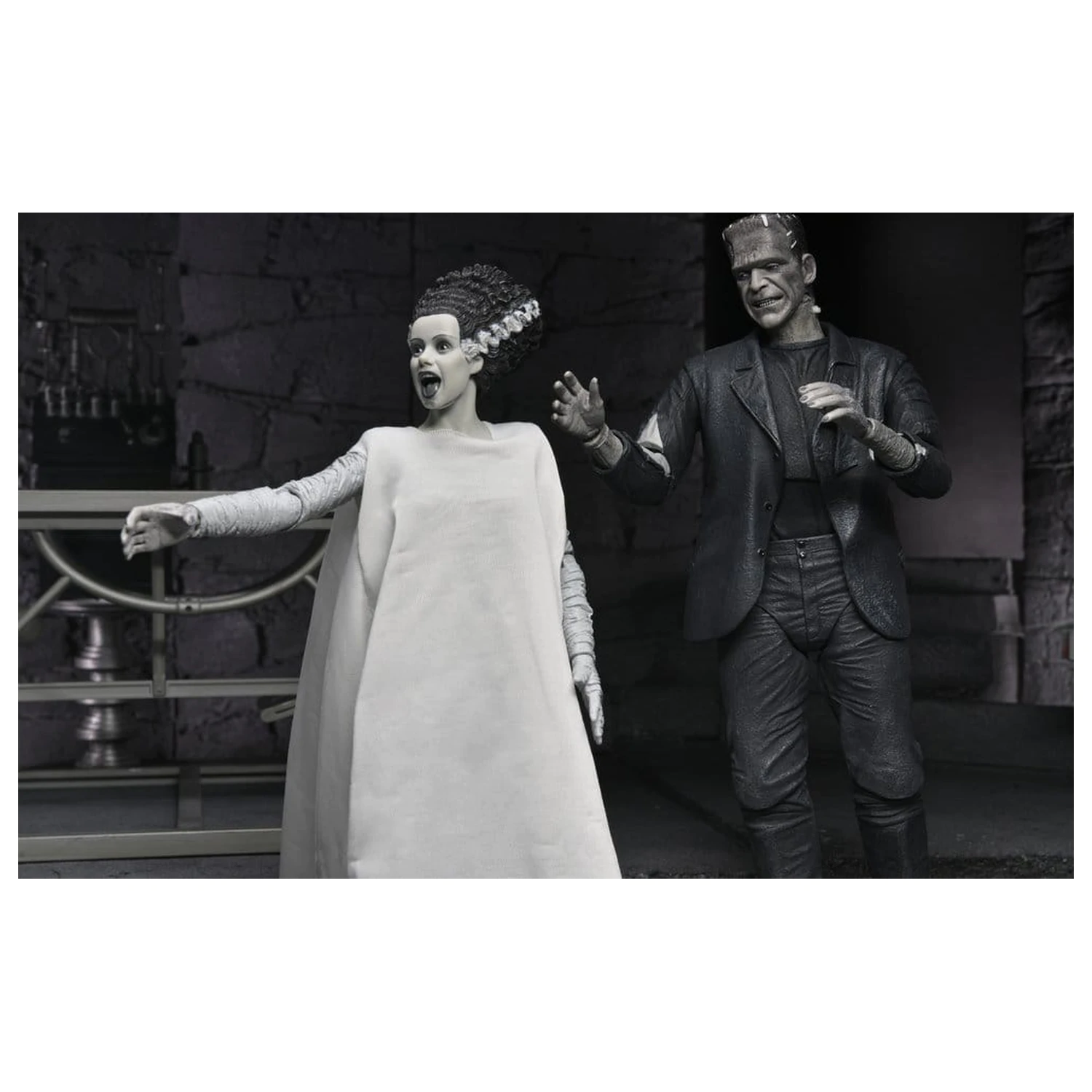 Universal Monsters 2er-Pack Actionfiguren Bride of Frankenstein 90th Anniversary The Monster & His Mate (B&W) 18 cm Produktfoto