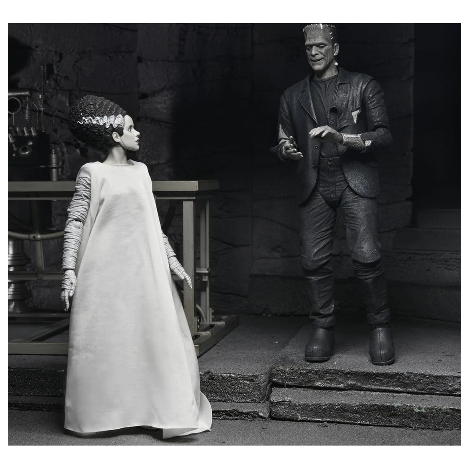 Universal Monsters 2er-Pack Actionfiguren Bride of Frankenstein 90th Anniversary The Monster & His Mate (B&W) 18 cm Produktfoto