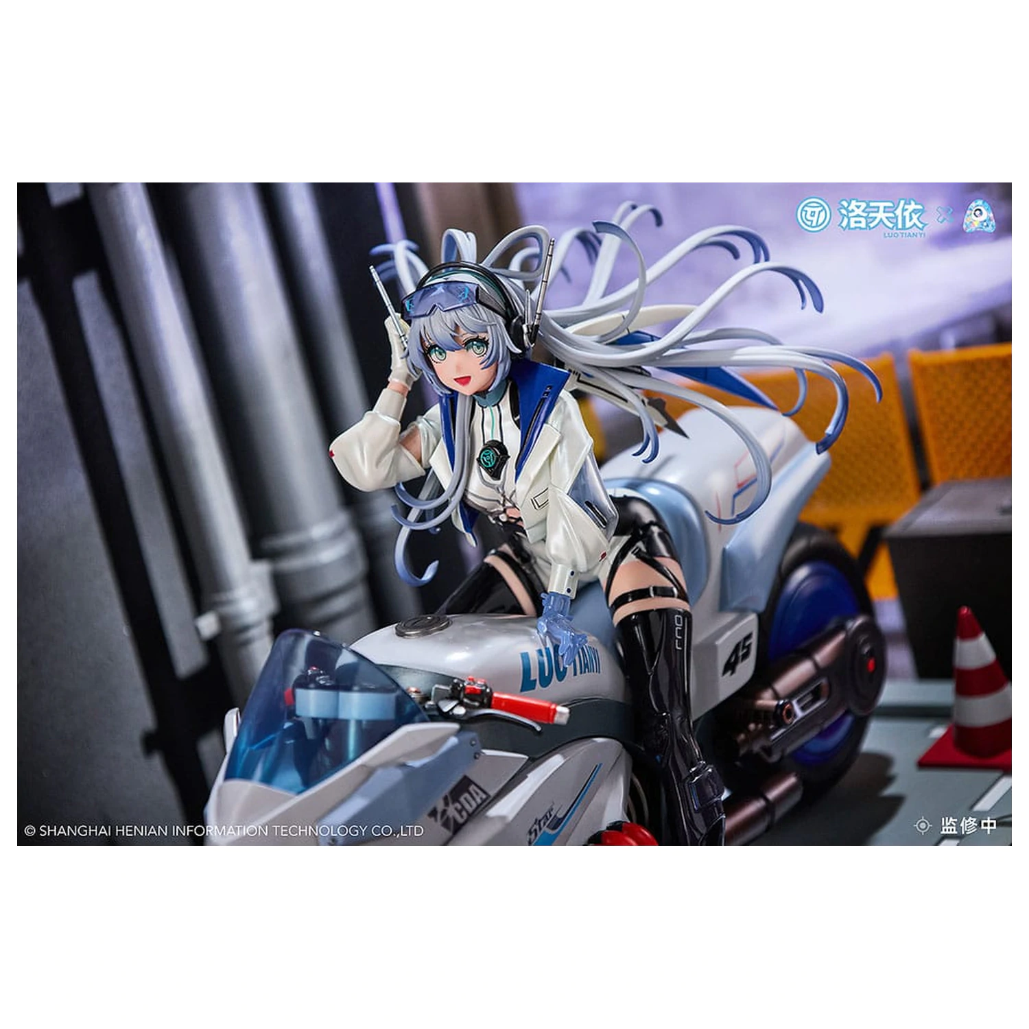 Vsinger PVC Statue 1/7 Vsinger Luo Tianyi Retro-Future Storm Driver Ver. 23 cm Produktfoto