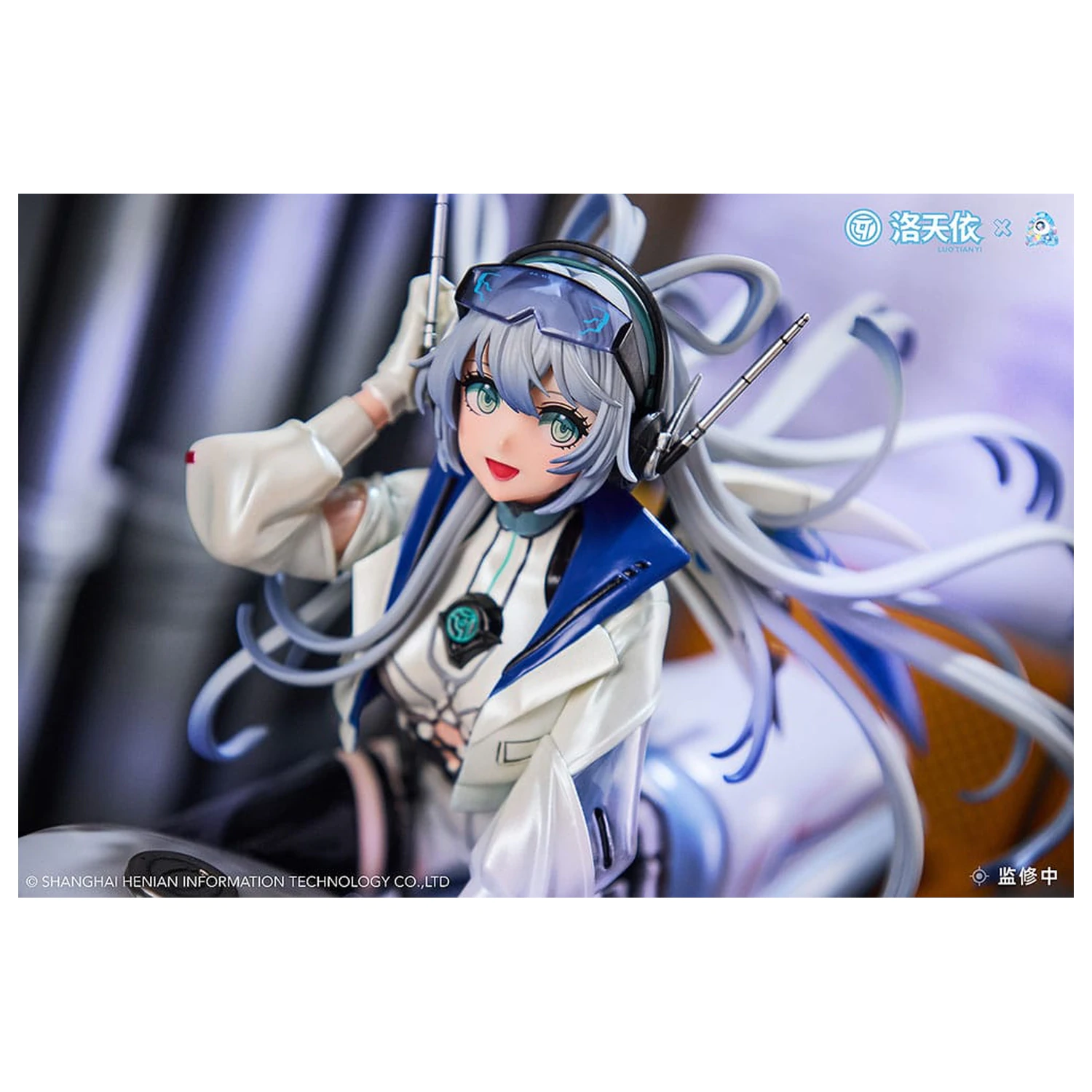 Vsinger PVC Statue 1/7 Vsinger Luo Tianyi Retro-Future Storm Driver Ver. 23 cm Produktfoto