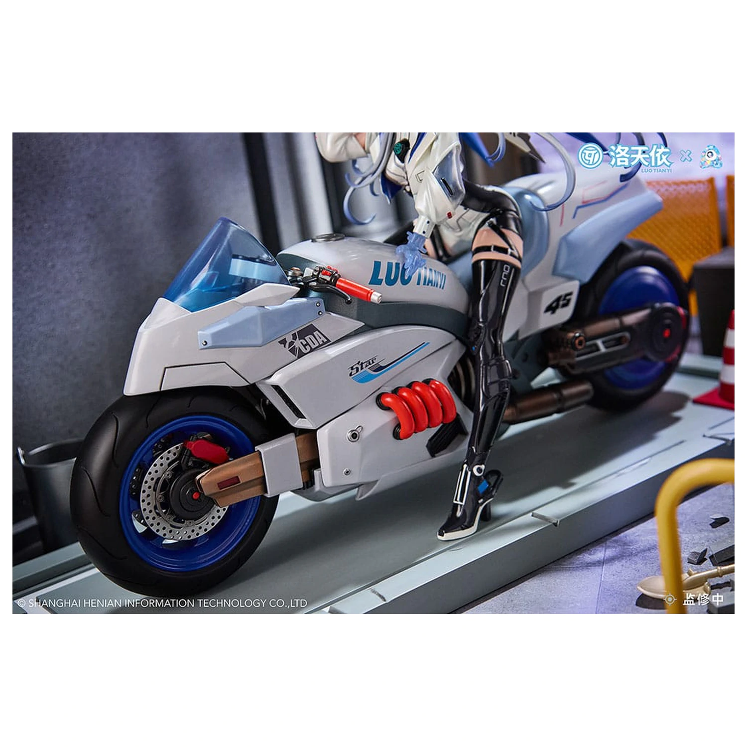 Vsinger PVC Statue 1/7 Vsinger Luo Tianyi Retro-Future Storm Driver Ver. 23 cm Produktfoto