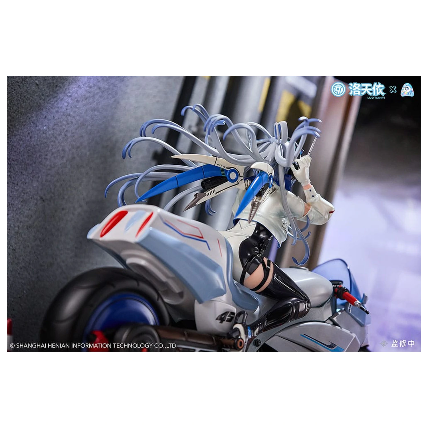 Vsinger PVC Statue 1/7 Vsinger Luo Tianyi Retro-Future Storm Driver Ver. 23 cm Produktfoto