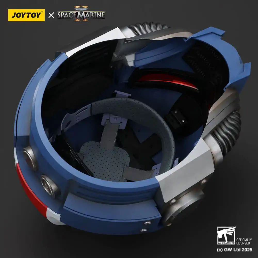 Warhammer 40,000: Space Marine 2 Nachbildung Ultramarines Lieutenant Titus Helm 30 cm Produktfoto