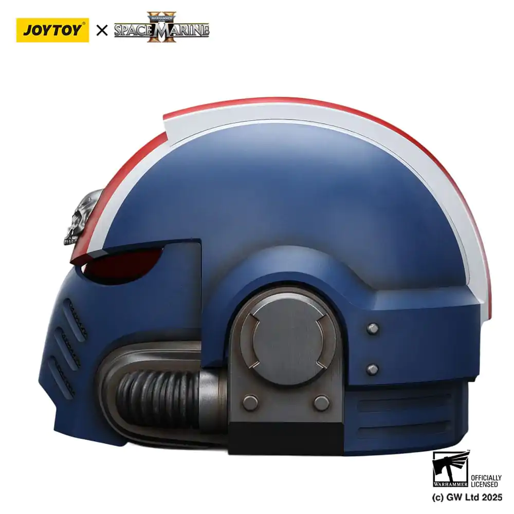 Warhammer 40,000: Space Marine 2 Nachbildung Ultramarines Lieutenant Titus Helm 30 cm Produktfoto