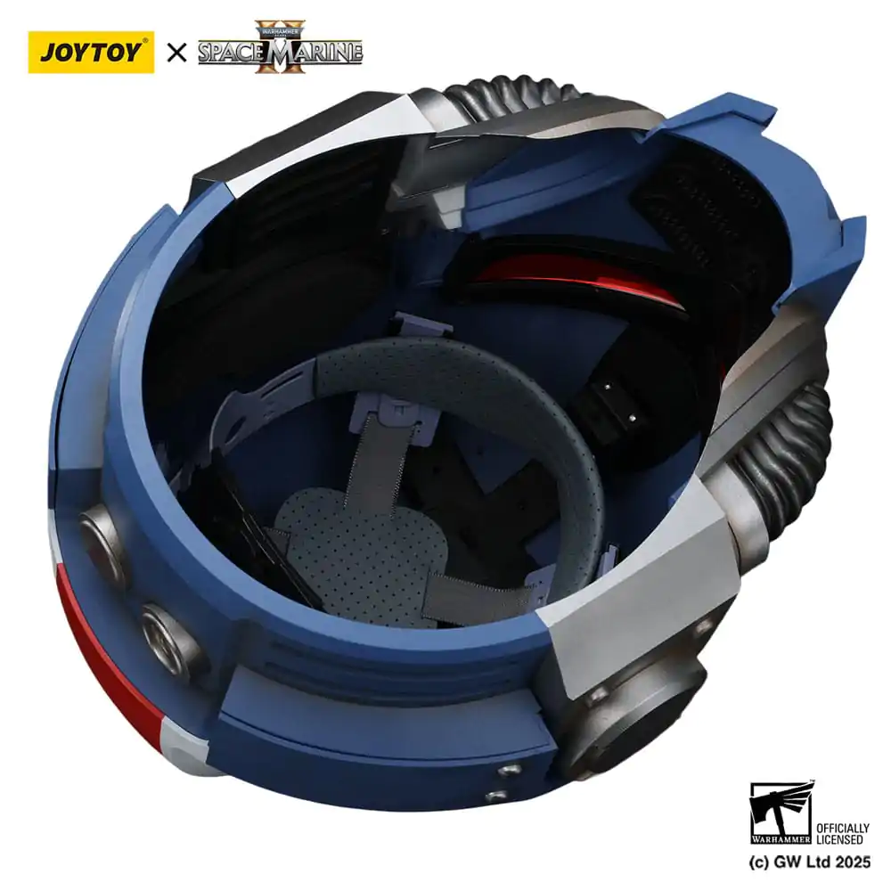 Warhammer 40,000: Space Marine 2 Nachbildung Ultramarines Lieutenant Titus Helm 30 cm Produktfoto