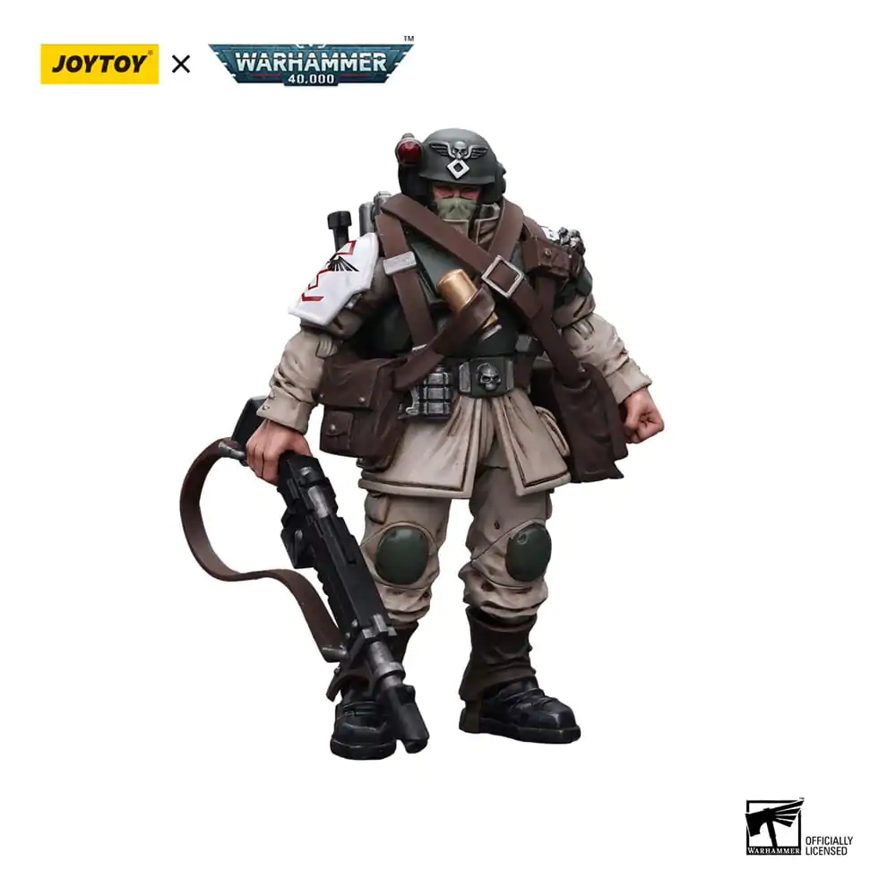 Warhammer 40k Actionfigur 1/18 Astra Militarum Cadian Command Squad Veteran with Medi-pack 12 cm Produktfoto